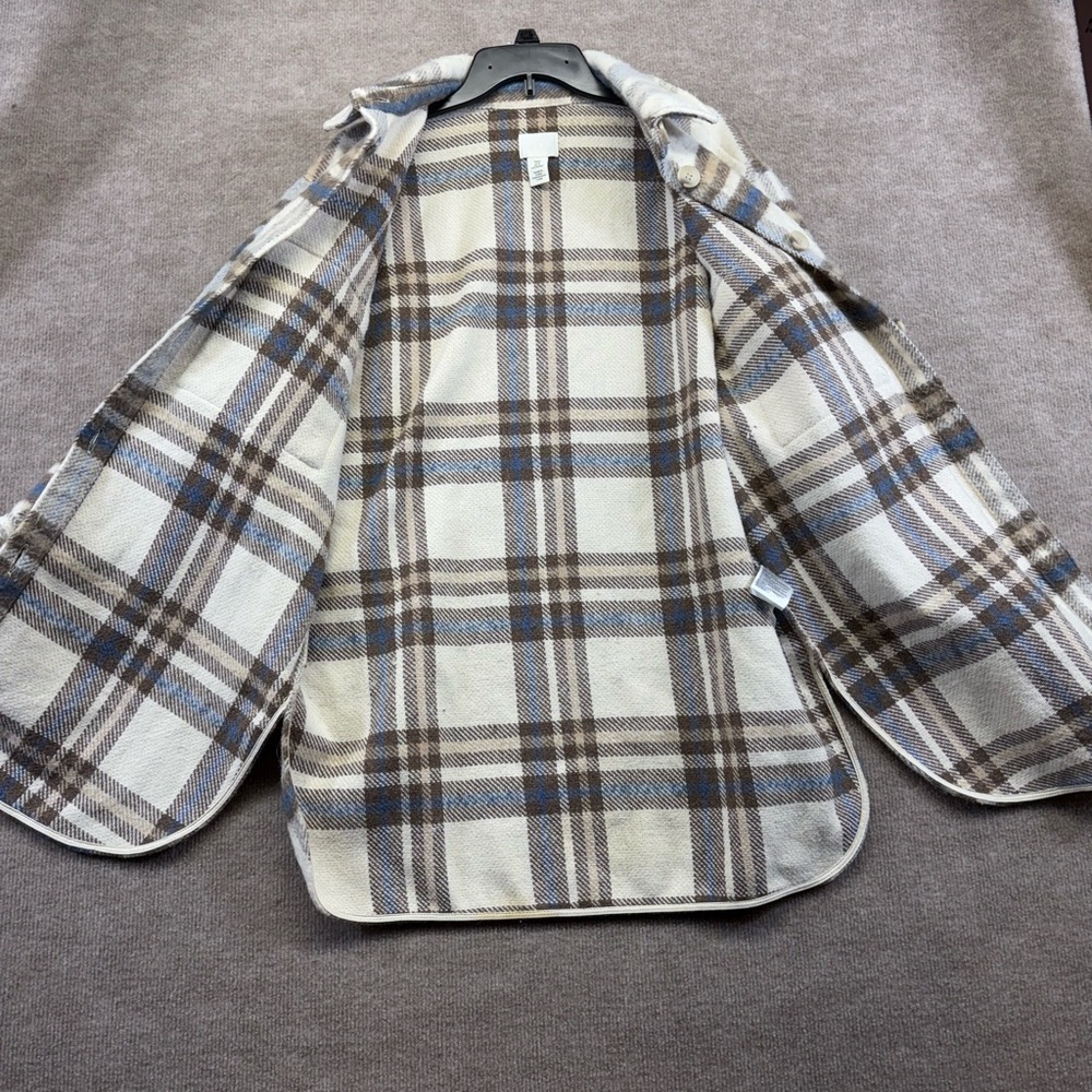 plaid flannel shirt jacket, also known as a "shacket," from H&M. Size medium - Picture 4 of 5